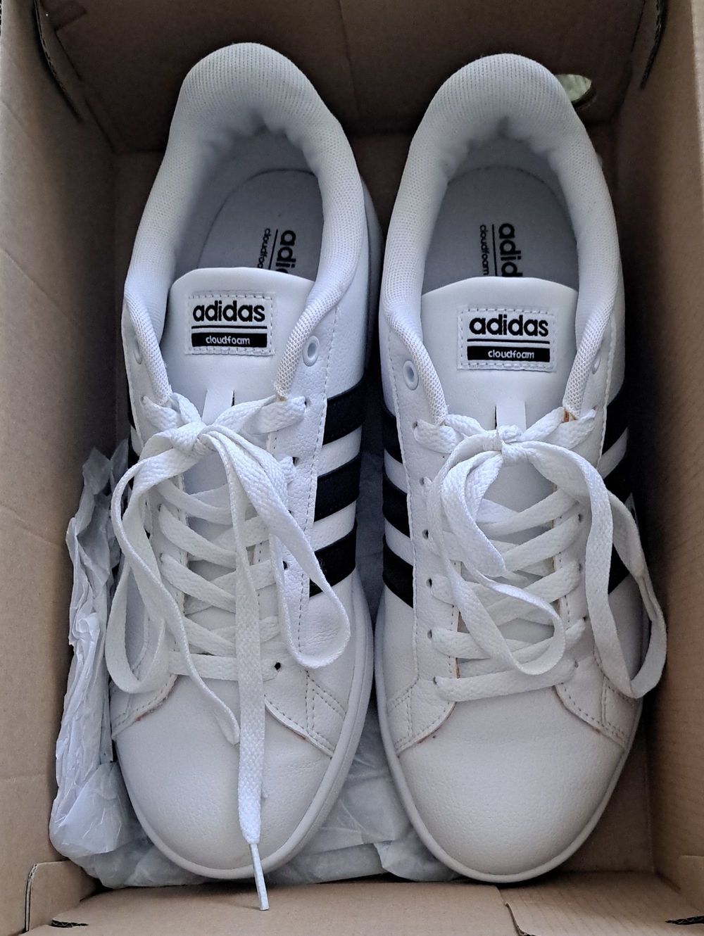 Adidas Womens Cloud Foam. Tennis Shoes, Size 9